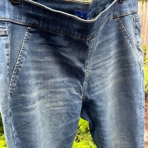 Apt. 9 Women's Stretchy Blue Denim Jeans NWOT